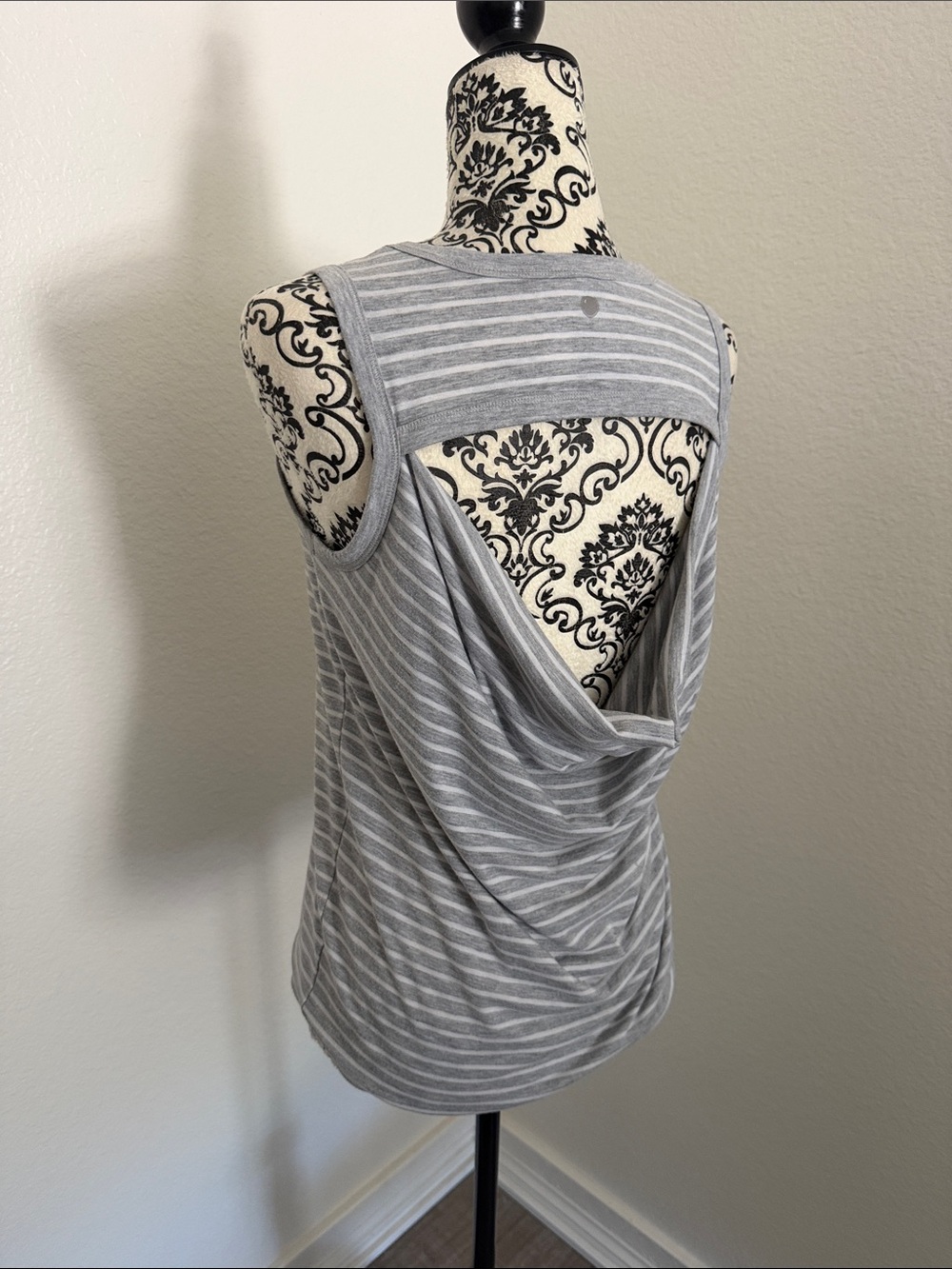 Yogalicious Sleeveless Gray Striped Twist-Back Tank Top